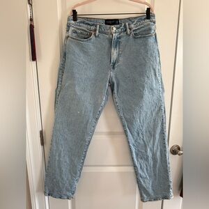 Abercrombie & Fitch Light Wash loose fit Denim.   33x32